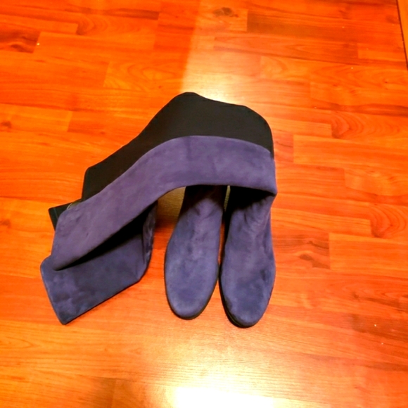 Stuart Weitzman Navy Over The Knee Boots. Size 9 - Floor Model! - Picture 4 of 7